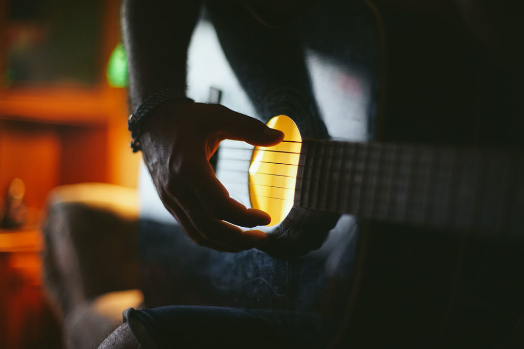 Corsi lezioni di chitarra e di altri strumenti -  scuola accademia di musica Rockaforte